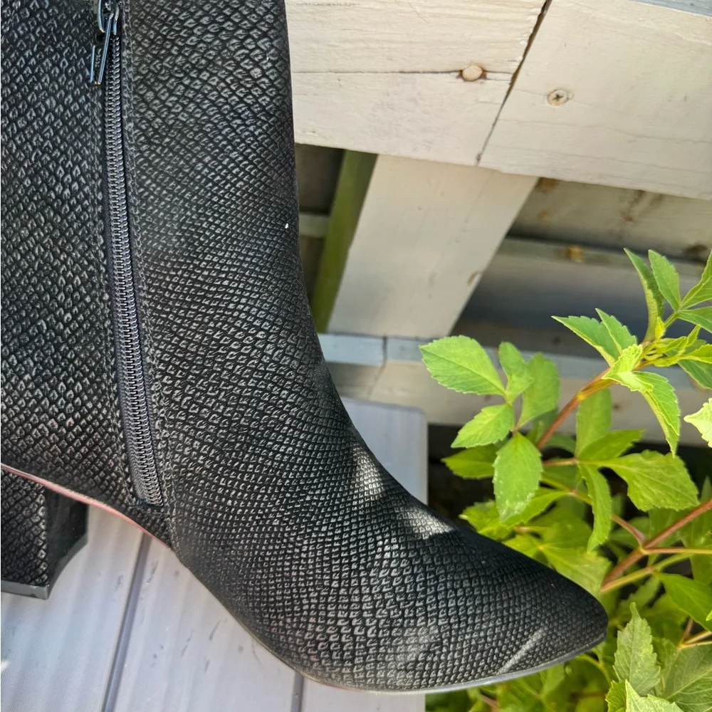 NWT Black Textured Ankle Boots Extra Wide WW Block Heel 8.5WW